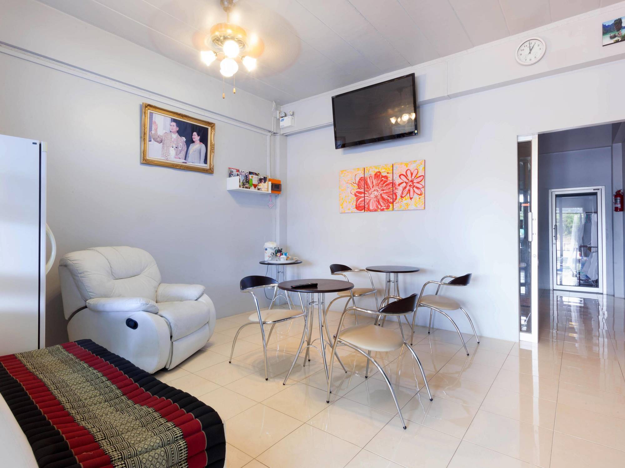 Luna Guesthouse And Travel Rawai Bagian luar foto
