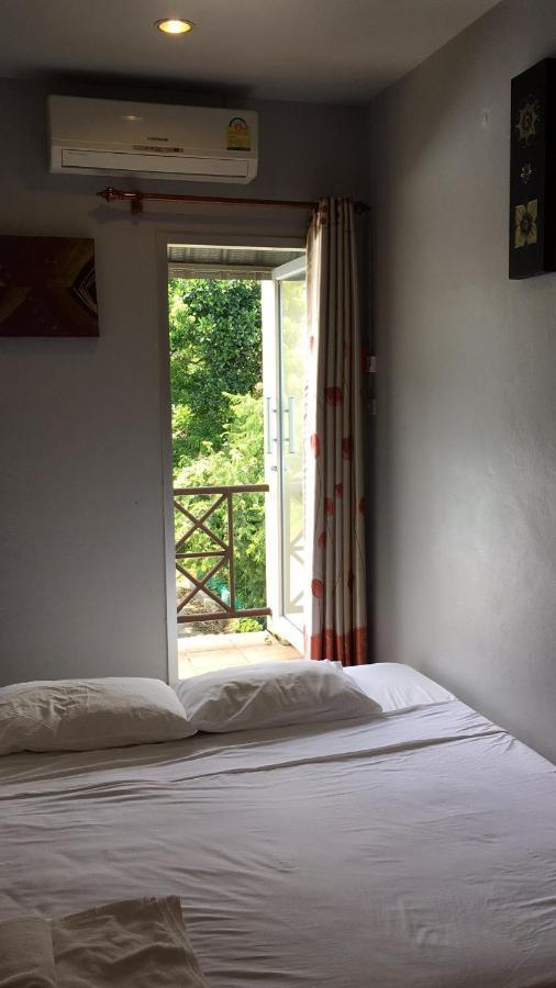 Luna Guesthouse And Travel Rawai Bagian luar foto
